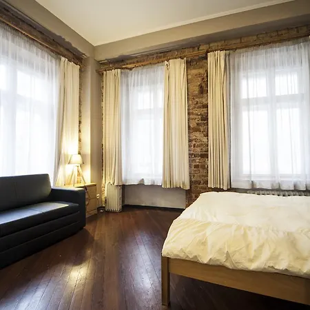 4 Bedroom Old Town Apartment
